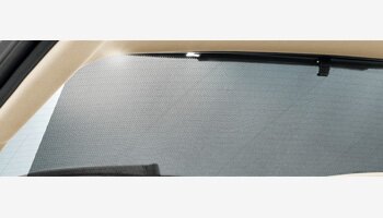 Retractable screen for rear windscreen
